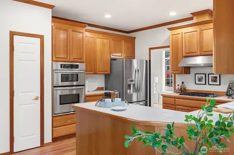 Kitchen - 18430 11th Dr SE, Bothell, WA 98012 photo 6 of 6