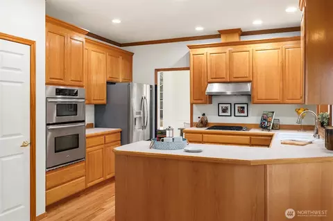 Kitchen - 18430 11th Dr SE, Bothell, WA 98012 photo 4 of 6