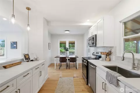 Kitchen - 39302 236th Ave SE, Enumclaw, WA 98022 photo 1 of 3
