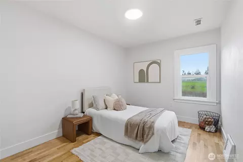 Bedroom - 39302 236th Ave SE, Enumclaw, WA 98022 photo 1 of 5