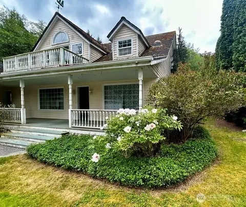 10454 Arrow Point Dr NE, Bainbridge Island, WA 98110