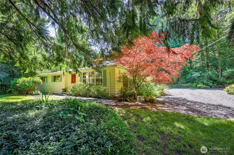 8883 NE Wardwell Rd, Bainbridge Island, WA 98110