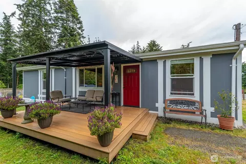 1030 Timber Ln, Freeland, WA 98249