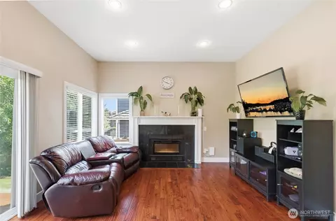 Living - 10927 NE 157th St, Bothell, WA 98011 photo 2 of 3