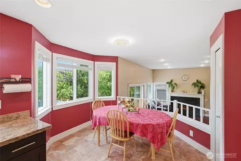 Dining - 10927 NE 157th St, Bothell, WA 98011 photo 4 of 4