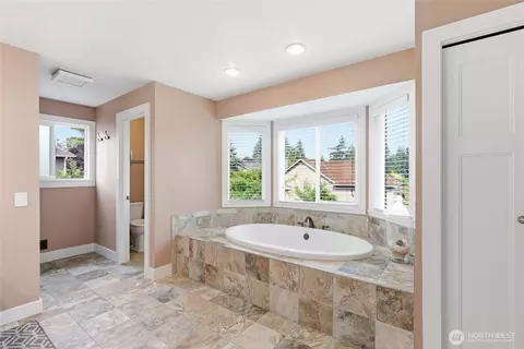 Bath - 10927 NE 157th St, Bothell, WA 98011 photo 3 of 6