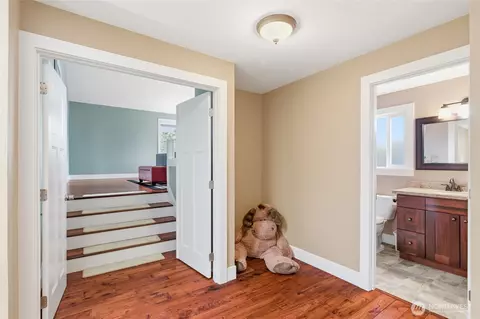 Entry Way - 10927 NE 157th St, Bothell, WA 98011 photo 1 of 2