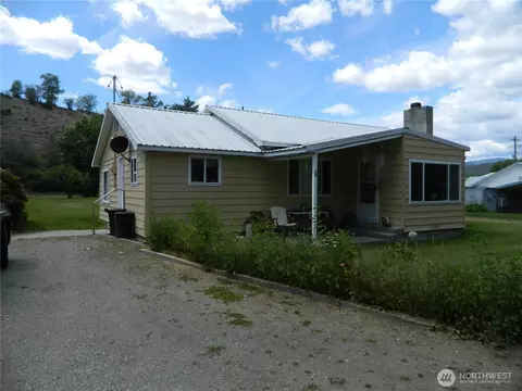 34 Bonaparte Ave, Tonasket, WA 98855