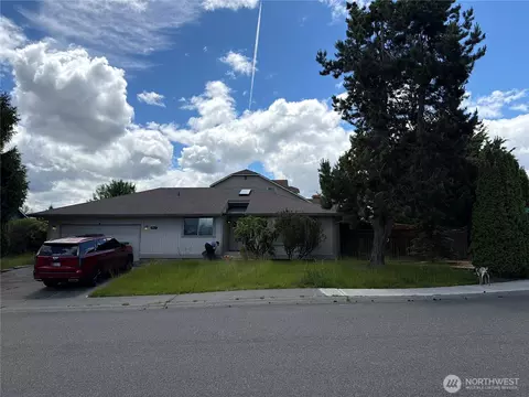 1817 SW 325th Pl, Federal Way, WA 98023
