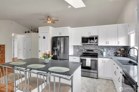 Kitchen - 7425 3rd Dr W, Everett, WA 98203 photo 4 of 5