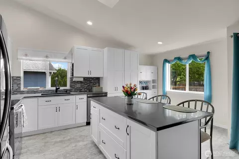 Kitchen - 7425 3rd Dr W, Everett, WA 98203 photo 2 of 5