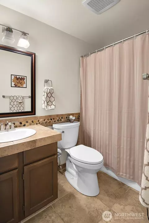 Bath - 7425 3rd Dr W, Everett, WA 98203 photo 2 of 2