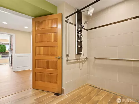 Bath - 10222 NE 198th St, Bothell, WA 98011 photo 4 of 6