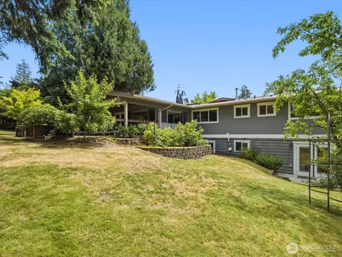 Exterior - 10222 NE 198th St, Bothell, WA 98011 photo 6 of 9