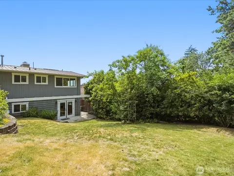 Exterior - 10222 NE 198th St, Bothell, WA 98011 photo 7 of 9