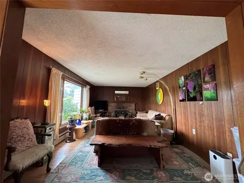 Living - 402 W G W Maple St, Sequim, WA 98382 photo 1 of 2