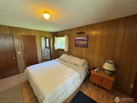 Bedroom - 402 W G W Maple St, Sequim, WA 98382 photo 2 of 2