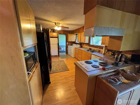 Kitchen - 402 W G W Maple St, Sequim, WA 98382 photo 2 of 2