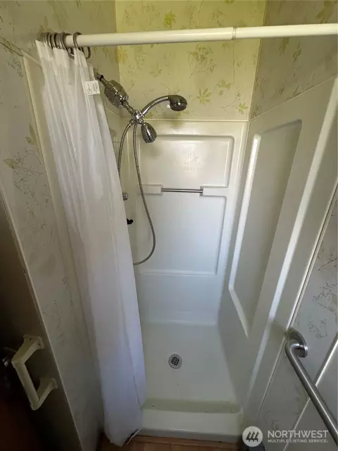 Bath - 402 W G W Maple St, Sequim, WA 98382 photo 4 of 4