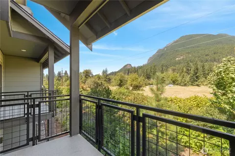 1976 SE 12th St #1105, North Bend, WA 98045