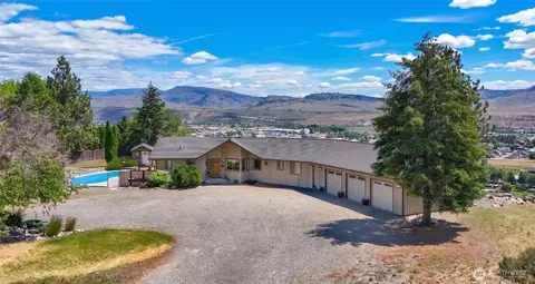 32 Valley View Rd, Omak, WA 98841