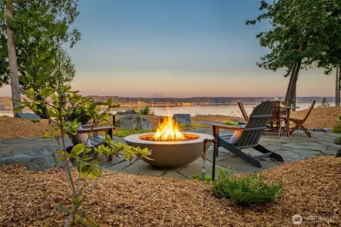 211 E Vineyard Crest Rd, Grapeview, WA 98546