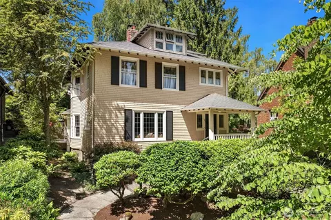 131 Madrona Pl E, Seattle, WA 98112