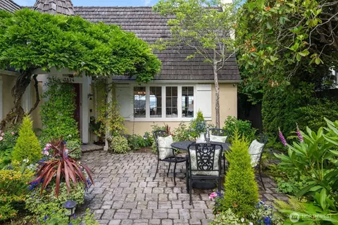 3824 48th Ave NE, Seattle, WA 98105