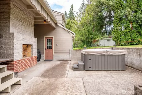 Exterior - 3136 Pacific Way, Longview, WA 98632 photo 5 of 7