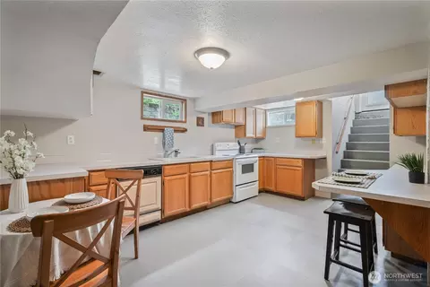 Kitchen - 3136 Pacific Way, Longview, WA 98632 photo 5 of 5