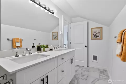 Bath - 1918 Baker Ave #A, Everett, WA 98201 photo 3 of 3