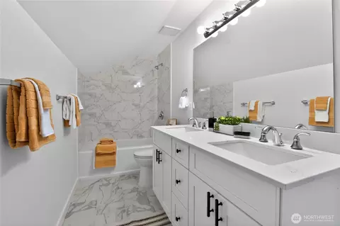 Bath - 1918 Baker Ave #A, Everett, WA 98201 photo 2 of 3