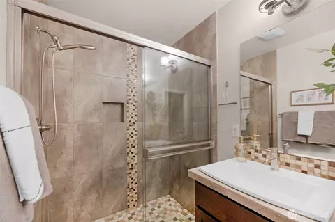 Bath - 2115 201st Pl SE #O105, Bothell, WA 98012 photo 2 of 4