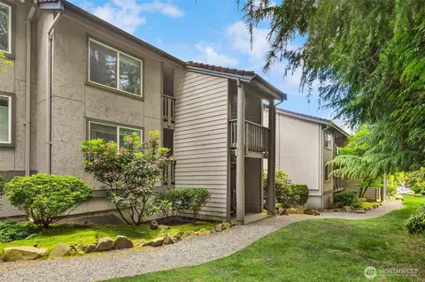 12715 NE 120th St #C3, Kirkland, WA 98034