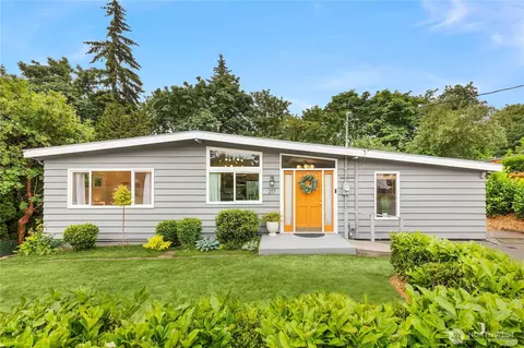 217 NW 6th St, Renton, WA 98057