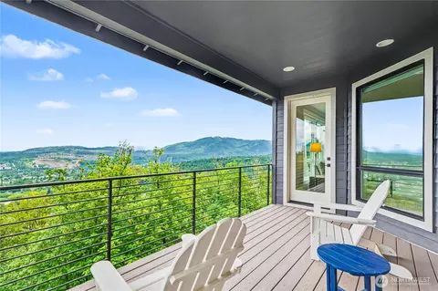 510 Viewcrest Dr NW, Issaquah, WA 98027