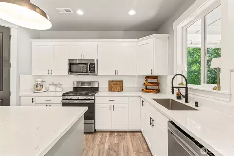 Kitchen - 22314 58th E, Spanaway, WA 98387 photo 4 of 5