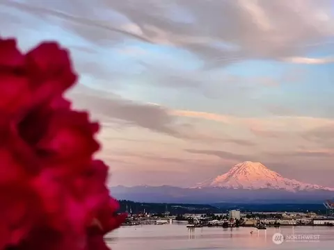 6402 E Side Dr NE #2, Tacoma, WA 98422