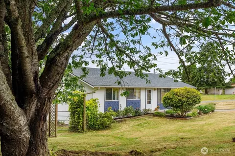 975 Ferry Ave, Coupeville, WA 98239