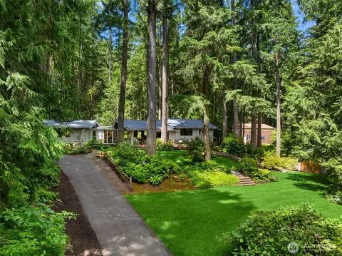 6565 NE Island Center Rd, Bainbridge Island, WA 98110