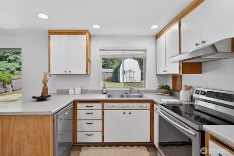 Kitchen - 19209 Grannis Rd, Bothell, WA 98012 photo 3 of 3