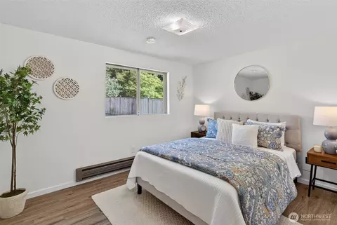 Bedroom - 19209 Grannis Rd, Bothell, WA 98012 photo 2 of 7