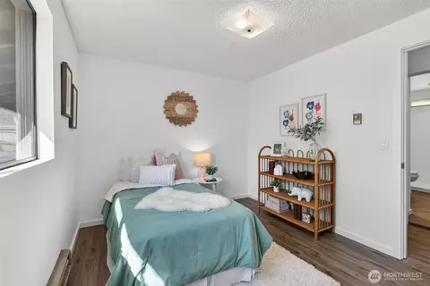 Bedroom - 19209 Grannis Rd, Bothell, WA 98012 photo 5 of 7