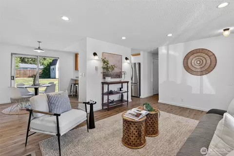 Living - 19209 Grannis Rd, Bothell, WA 98012 photo 4 of 4