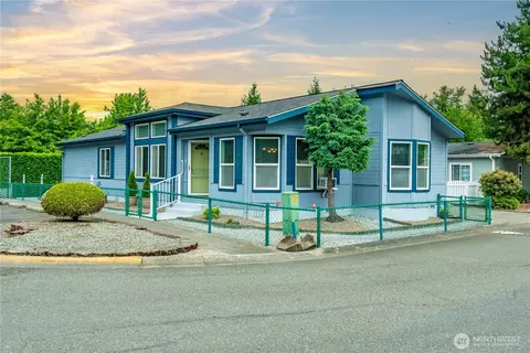 15400 SE 155th Pl #1, Renton, WA 98058