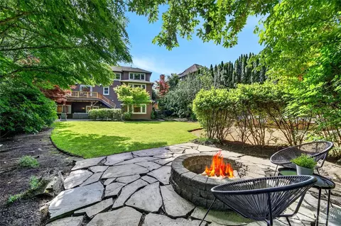 25720 NE 4th Pl, Sammamish, WA 98074