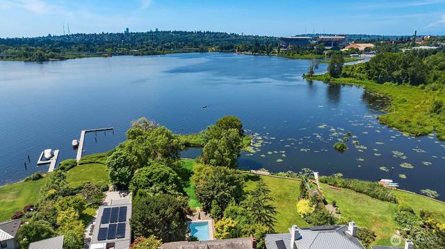 3925 NE Surber Dr, Seattle, WA 98105