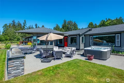 213 Cornet Bay Rd, Oak Harbor, WA 98277