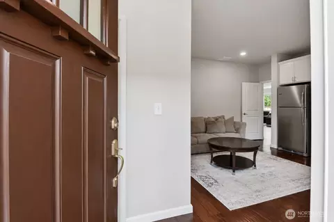 Entry Way - 3922 187th Pl SE, Bothell, WA 98012 photo 3 of 3