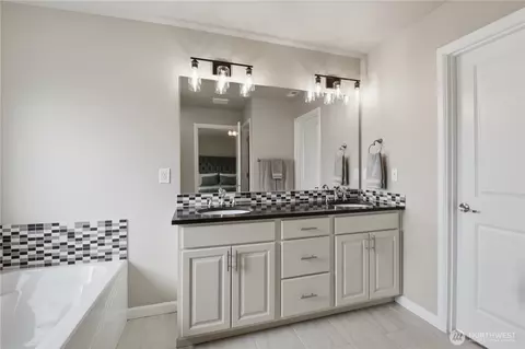 Bath - 3922 187th Pl SE, Bothell, WA 98012 photo 1 of 3